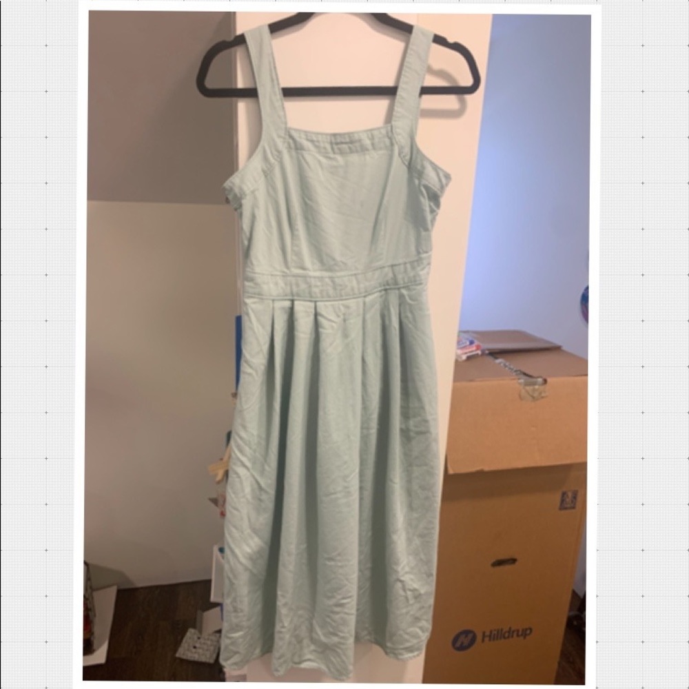 Only worn once, great quality, and soft fabric